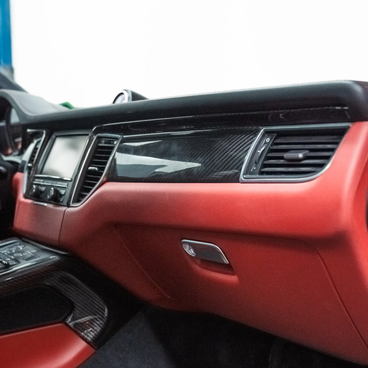 Rennline Carbon Fiber Dash Trim Kit for Macan - Image 9