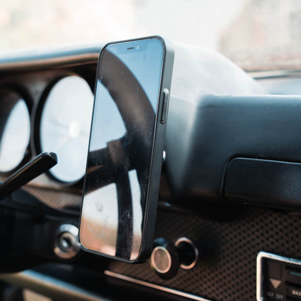 Rennline ExactFit Phone Mount for Porsche 914 (1970-76) - Image 5